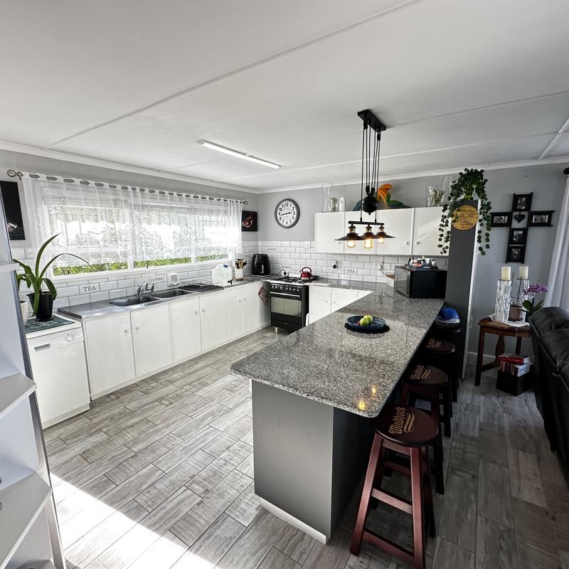 5 Bedroom Property for Sale in Reebok Western Cape